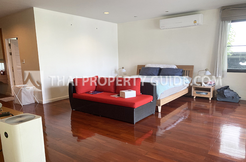 House with Private Pool in Sathorn 