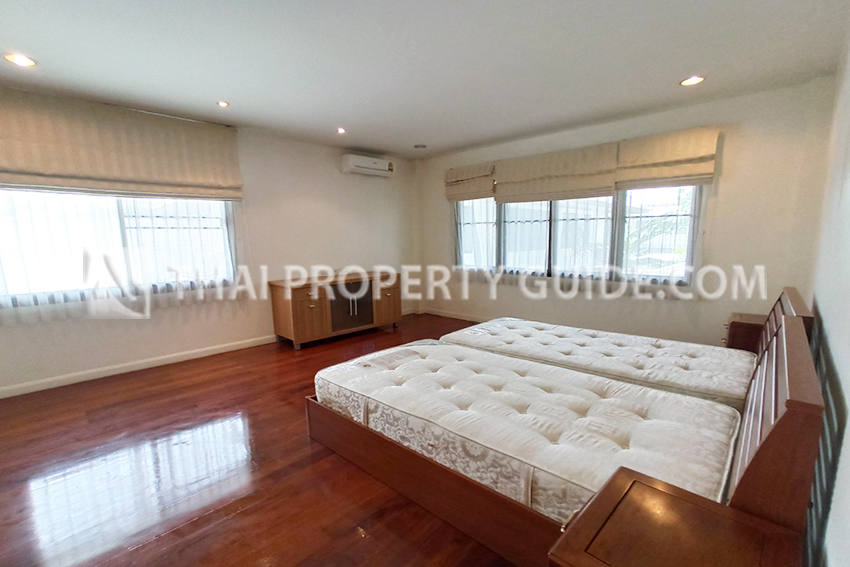 House with Private Pool in Sathorn 