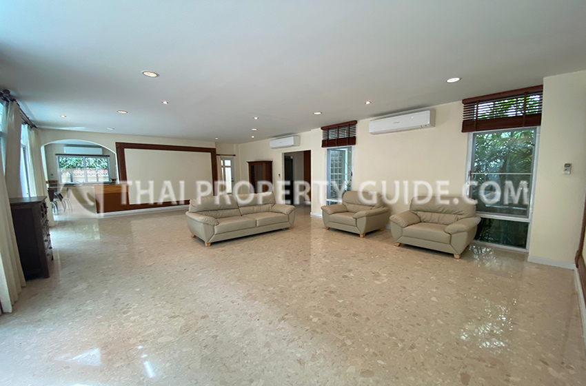 House with Private Pool in Sathorn 