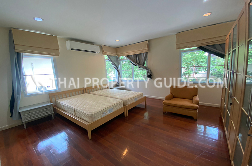 House with Private Pool in Sathorn 