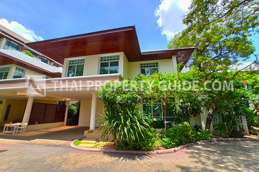 House with Private Pool in Sathorn 