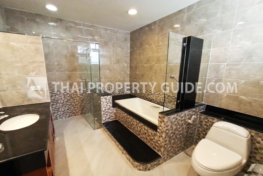 House with Private Pool in Sathorn 