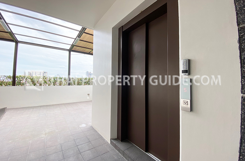House with Private Pool in Sathorn 