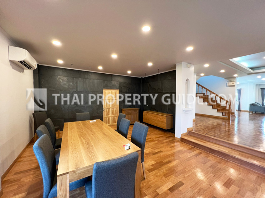 House with Private Pool in Srinakarin 