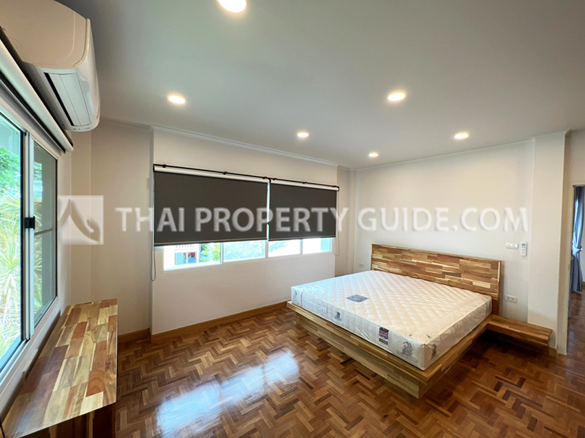 House with Private Pool in Srinakarin 