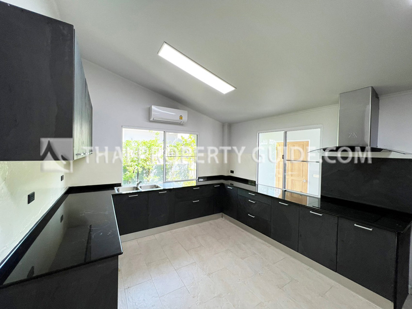House with Private Pool in Srinakarin 