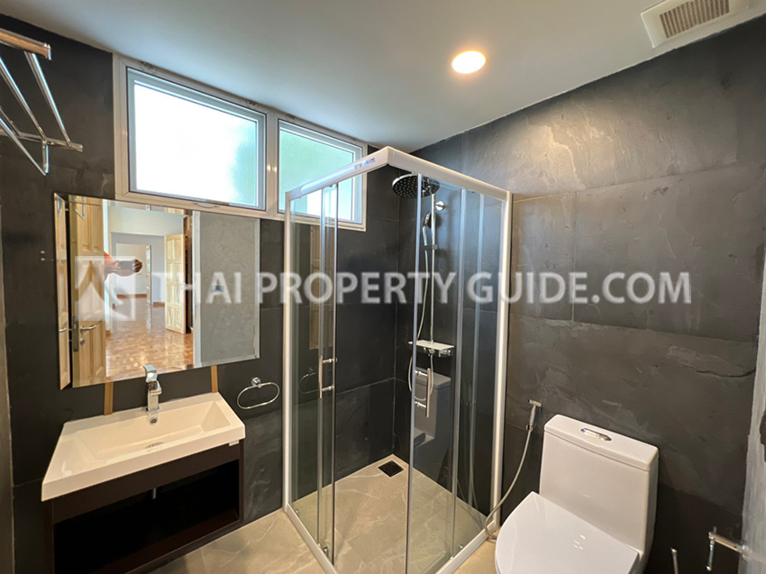 House with Private Pool in Srinakarin 