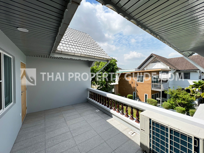 House with Private Pool in Srinakarin 