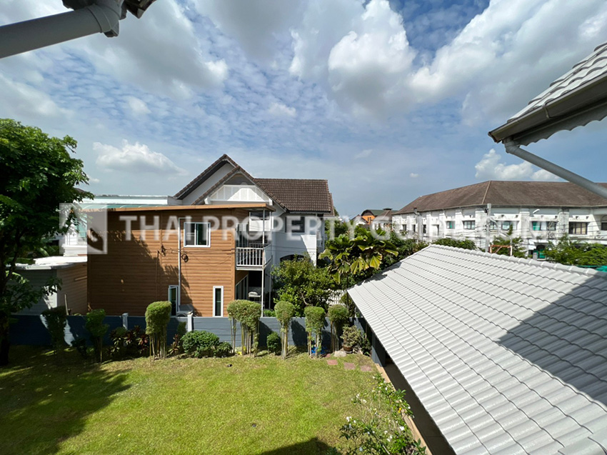 House with Private Pool in Srinakarin 