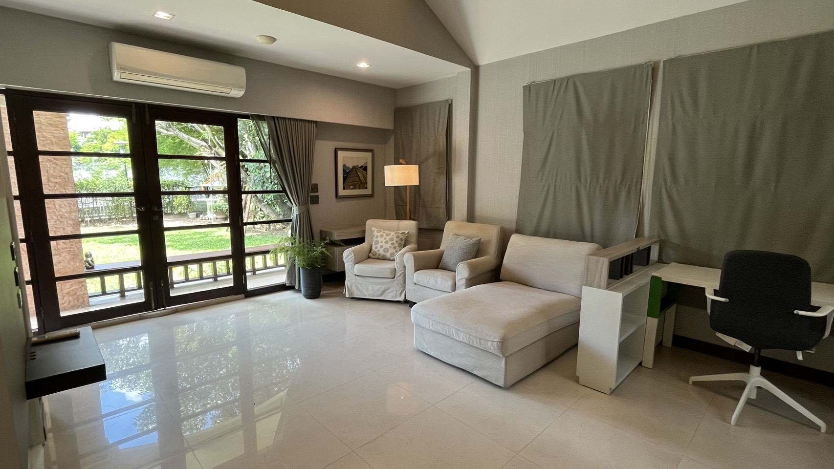 House with Private Pool in Srinakarin 