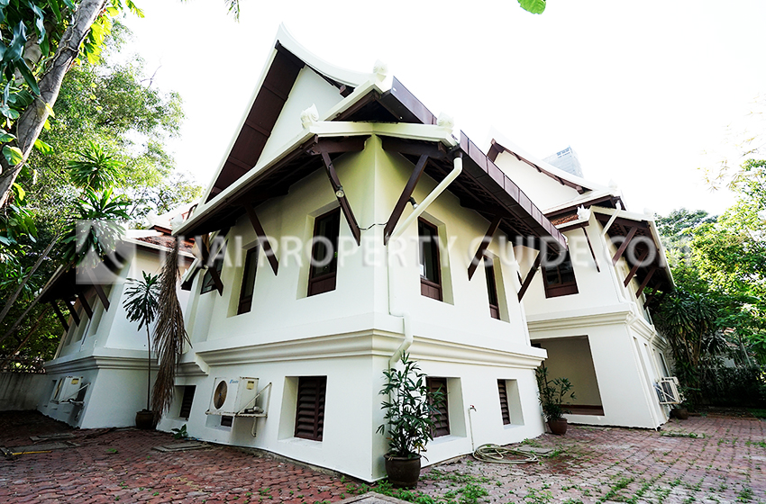 House with Private Pool in Sukhumvit 
