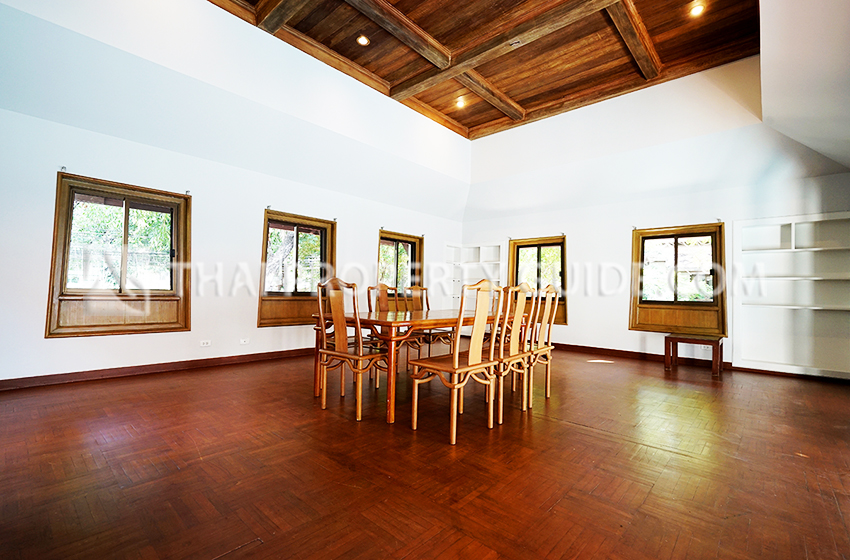 House with Private Pool in Sukhumvit 