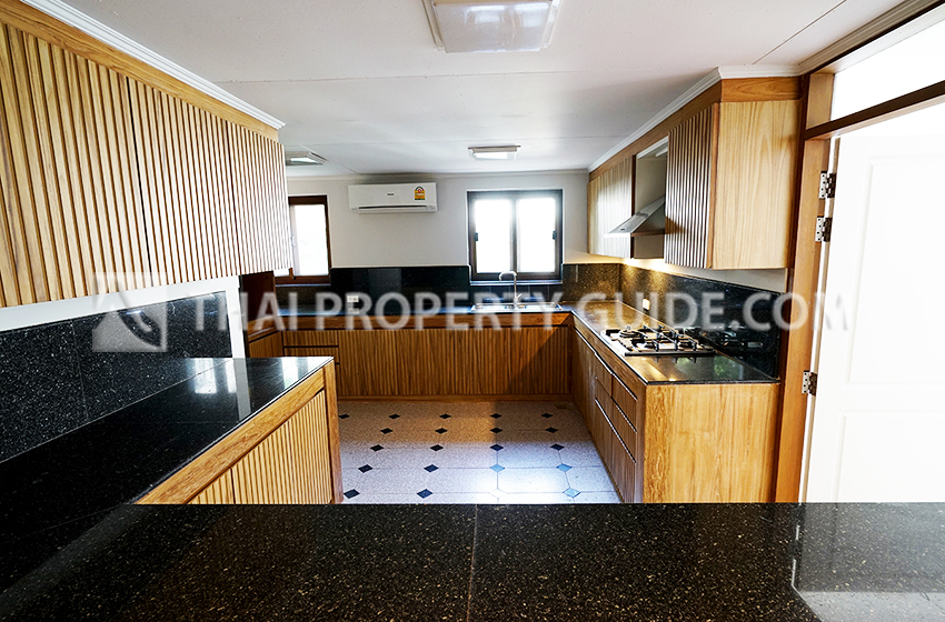 House with Private Pool in Sukhumvit 