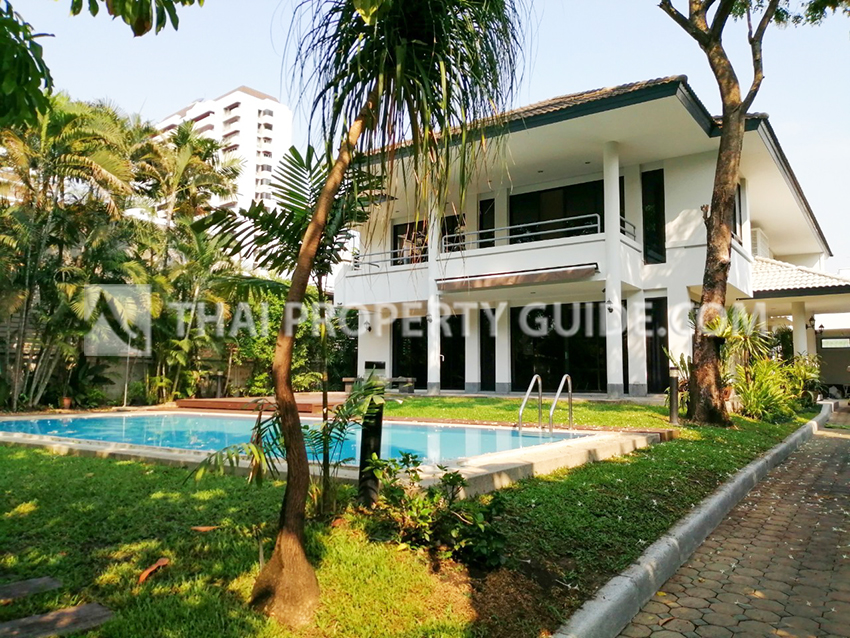 House with Private Pool in Sukhumvit 