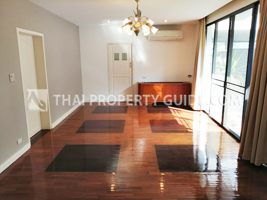 House with Private Pool in Sukhumvit 