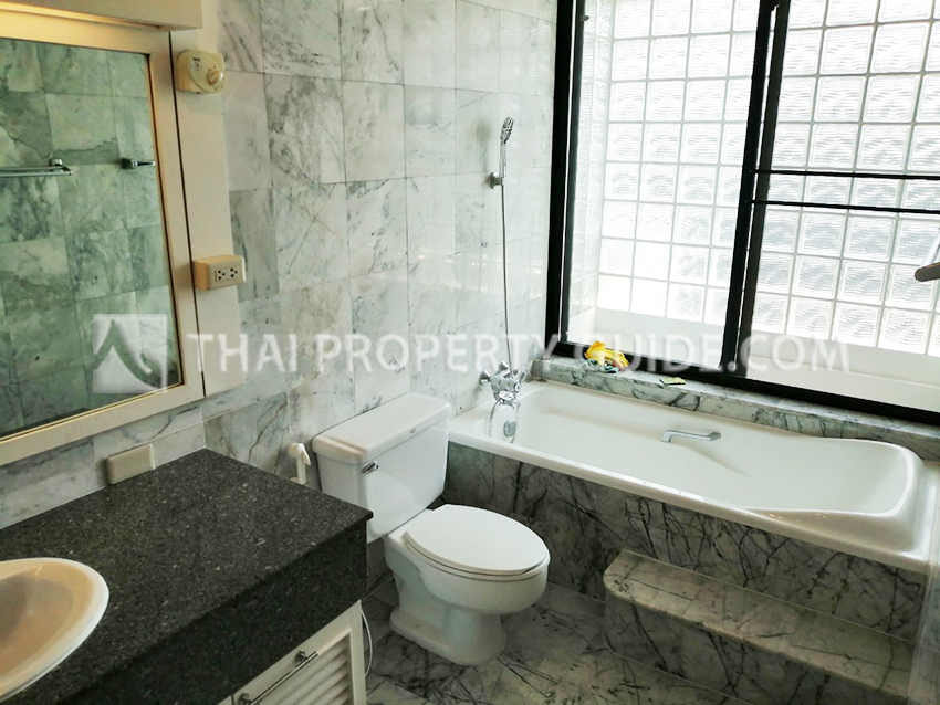 House with Private Pool in Sukhumvit 