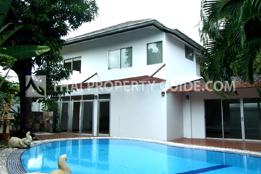 House with Private Pool in Sukhumvit 