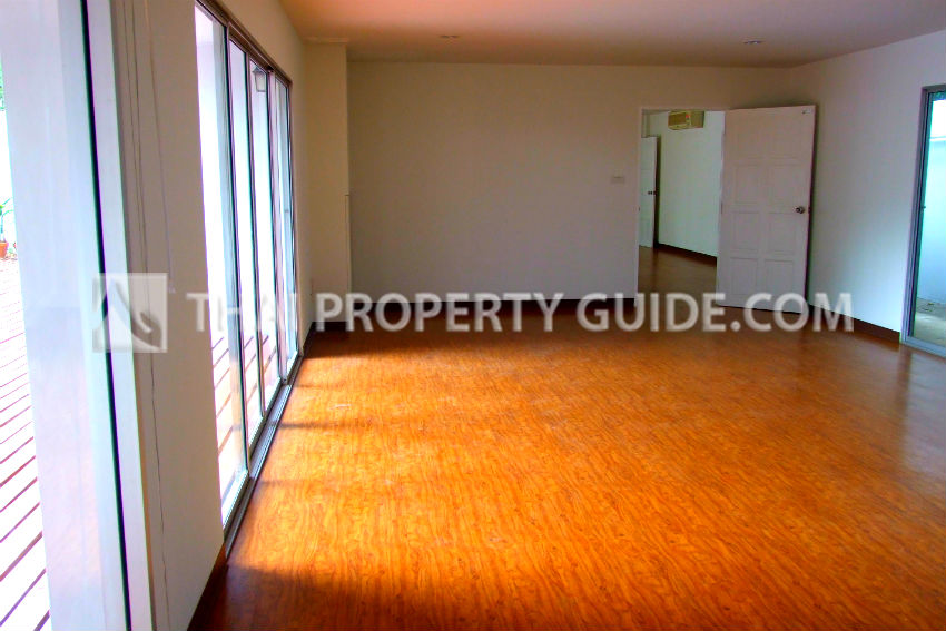 House with Private Pool in Sukhumvit 