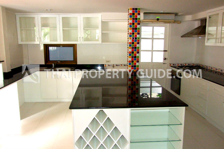 House with Private Pool in Sukhumvit 