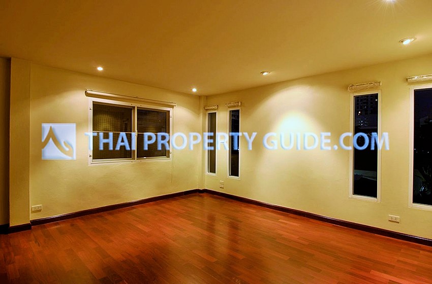House with Private Pool in Sukhumvit 