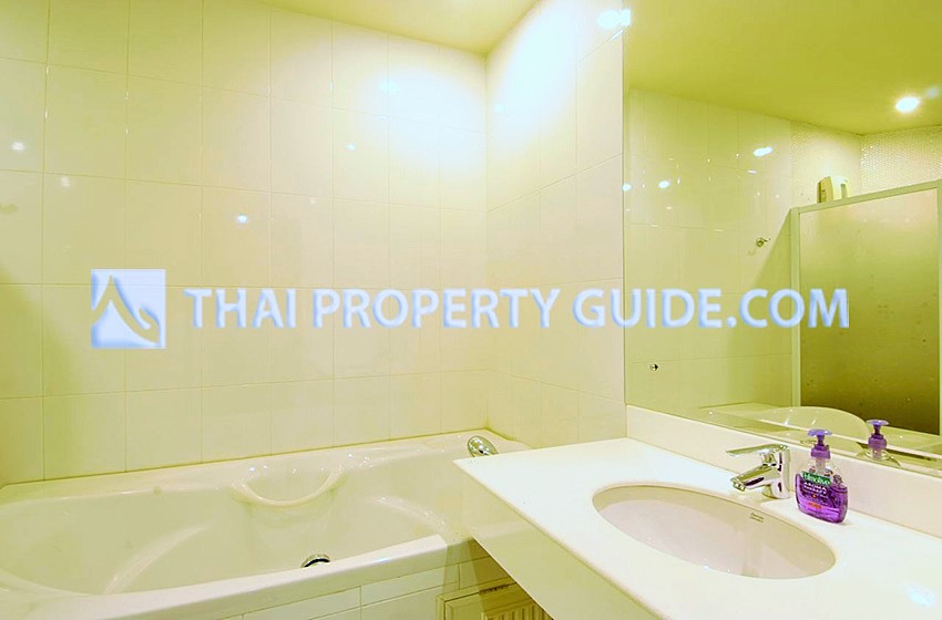 House with Private Pool in Sukhumvit 