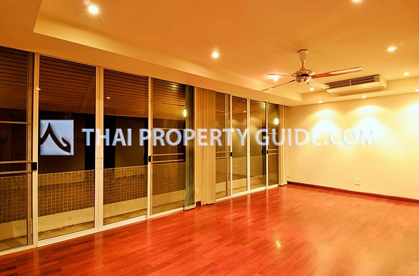 House with Private Pool in Sukhumvit 
