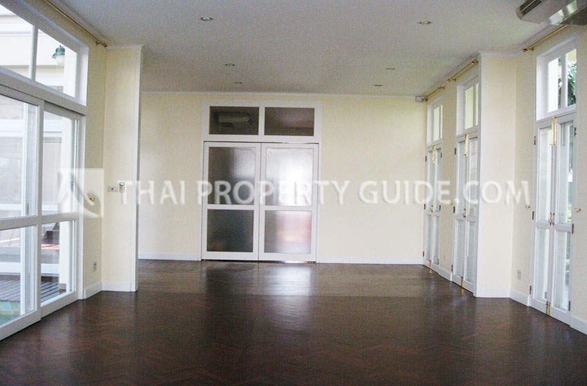 House with Private Pool in Sukhumvit 