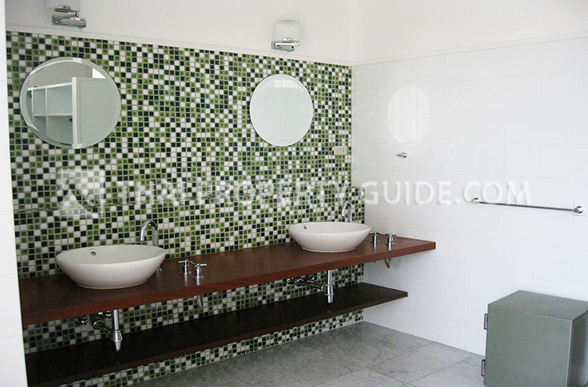 House with Private Pool in Sukhumvit 