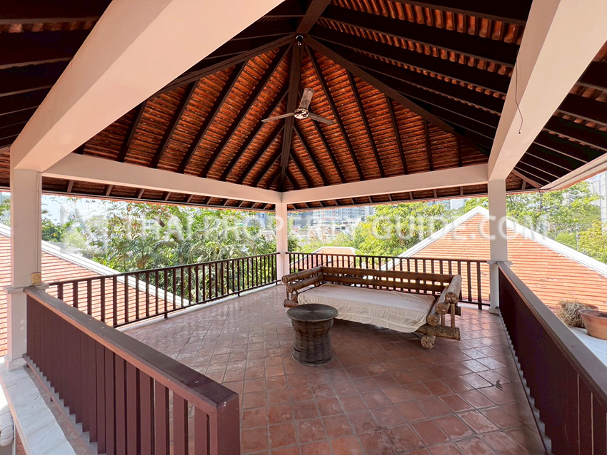 House with Private Pool in Sukhumvit 