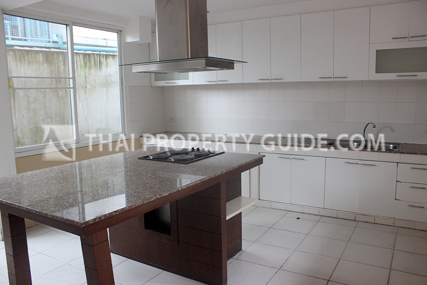 House with Private Pool in Sukhumvit 