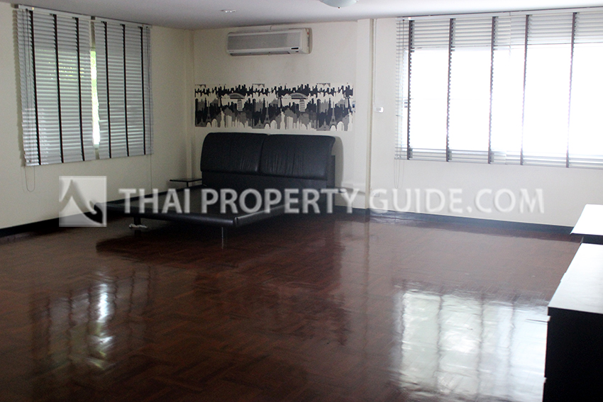 House with Private Pool in Sukhumvit 