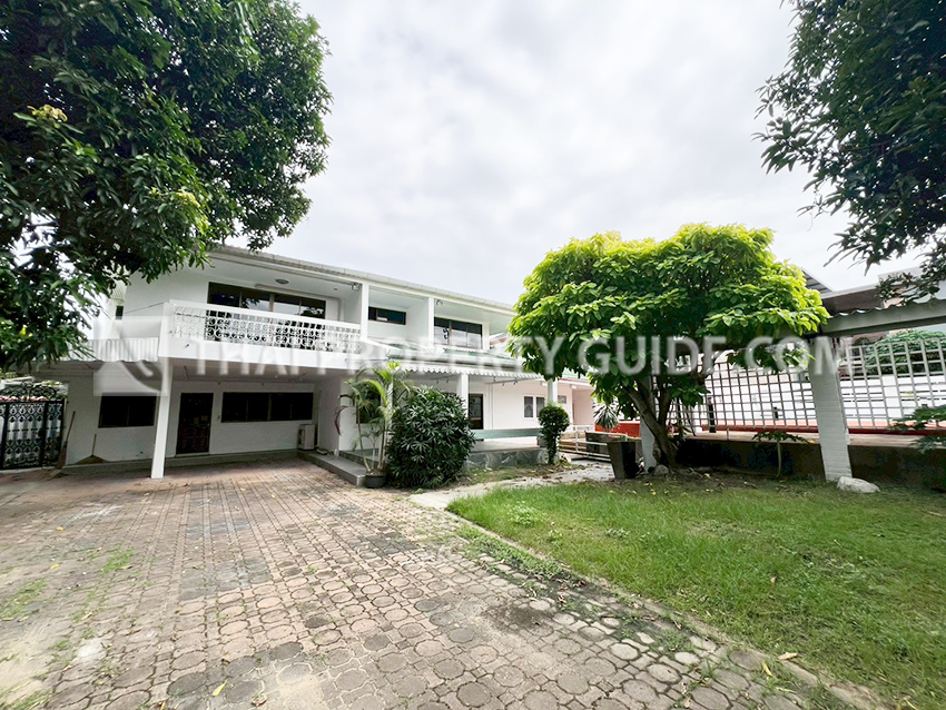 House with Private Pool in Sukhumvit