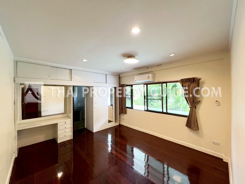 House with Private Pool in Sukhumvit : Panya Village On-Nut 