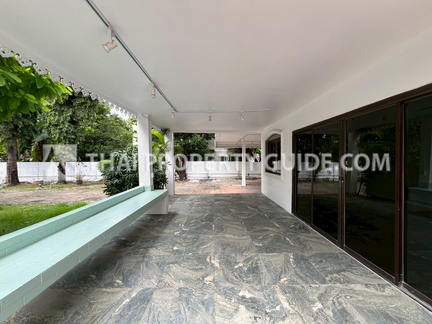 House with Private Pool in Sukhumvit : Panya Village On-Nut 