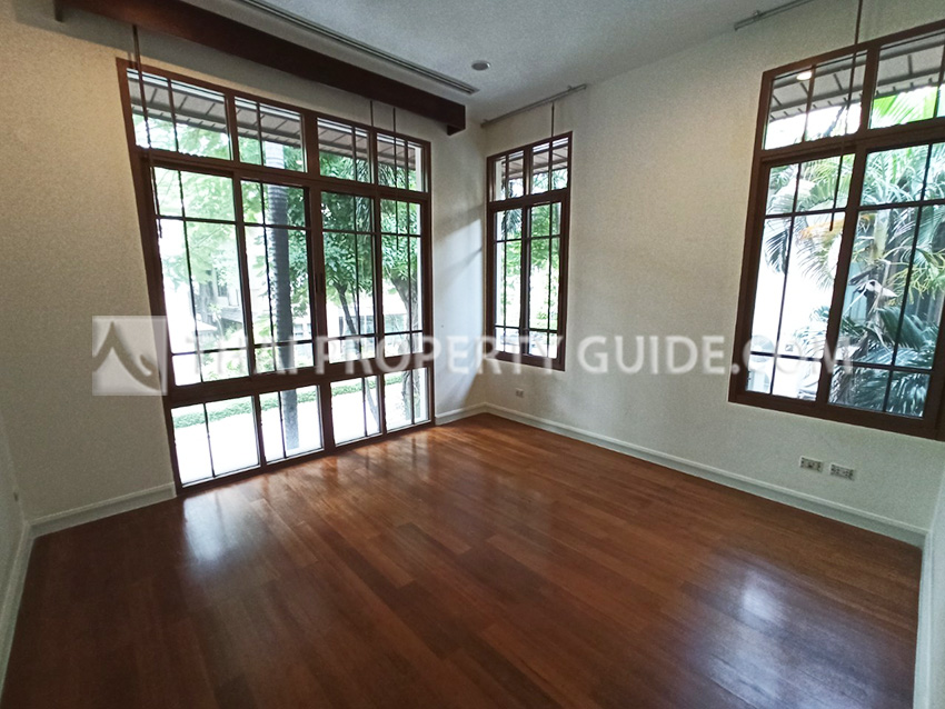 House with Private Pool in Sukhumvit 