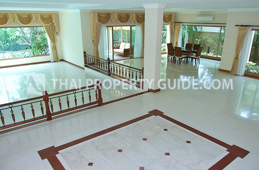 House with Private Pool in Sukhumvit 