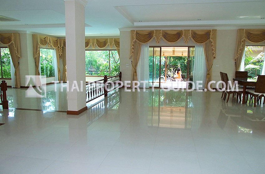 House with Private Pool in Sukhumvit 