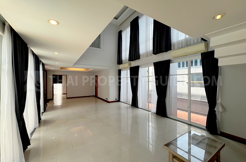 House with Private Pool in Sukhumvit 