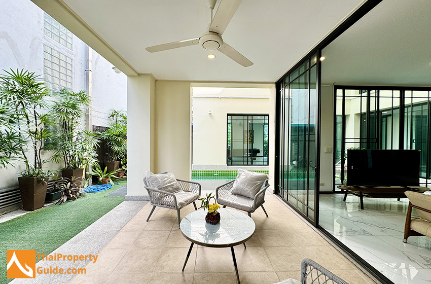 House with Private Pool in Sukhumvit 