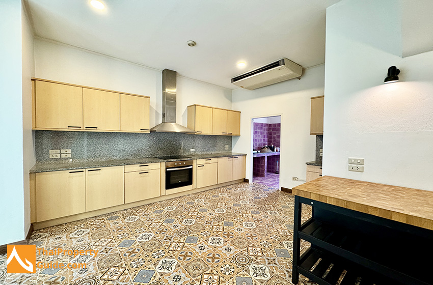 House with Private Pool in Sukhumvit 