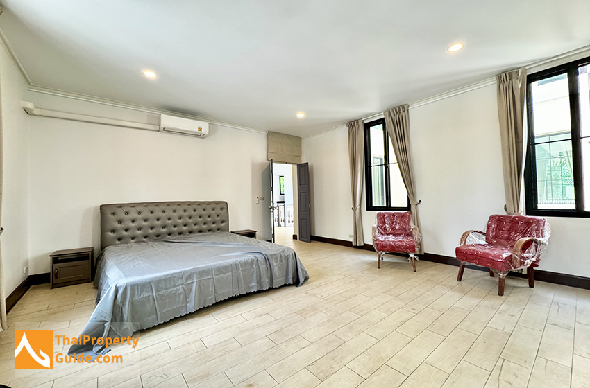 House with Private Pool in Sukhumvit 