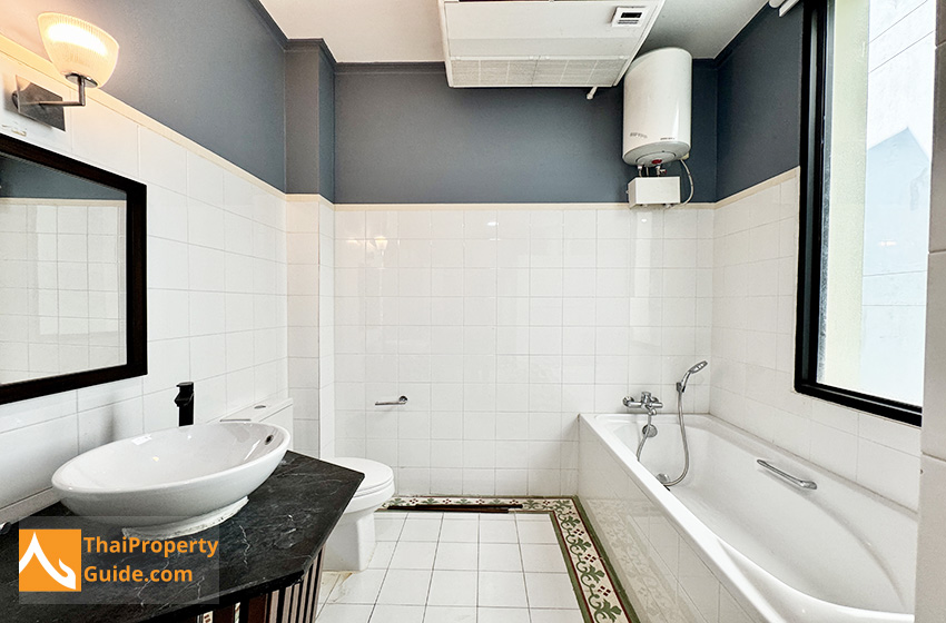 House with Private Pool in Sukhumvit 