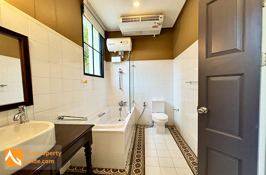 House with Private Pool in Sukhumvit 