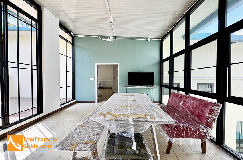 House with Private Pool in Sukhumvit 