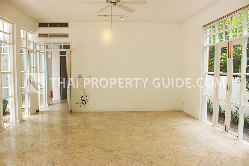 House with Private Pool in Sukhumvit 