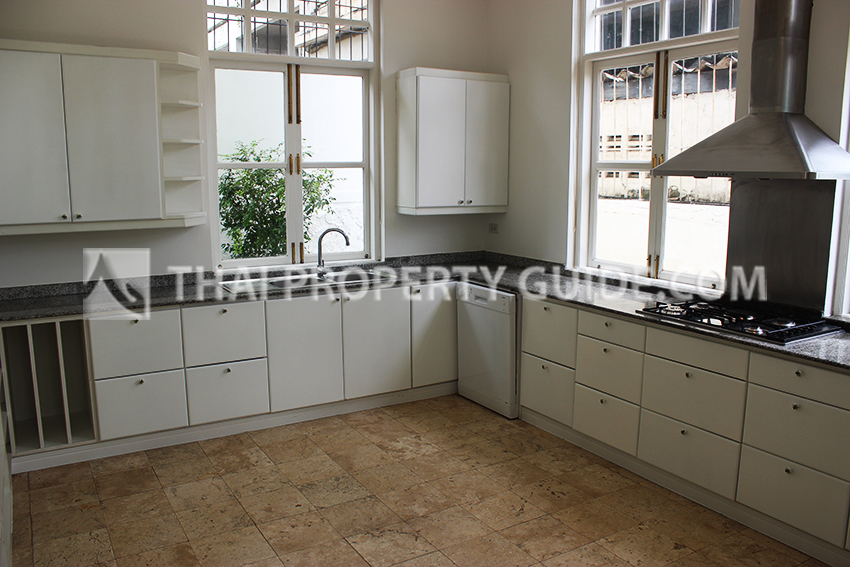 House with Private Pool in Sukhumvit 
