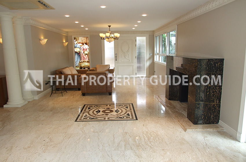 House with Private Pool in Sukhumvit 