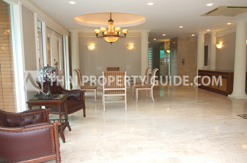 House with Private Pool in Sukhumvit 