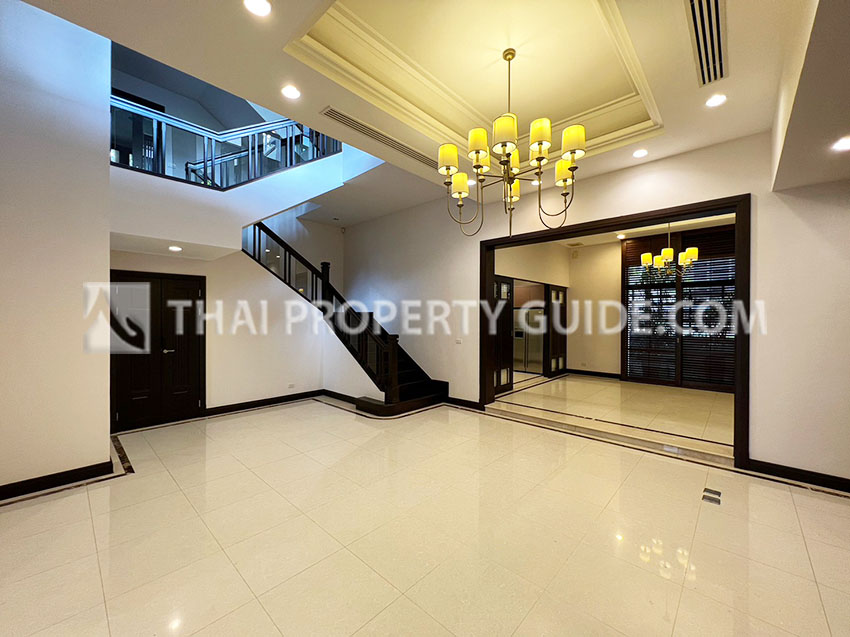House with Private Pool in Sukhumvit 
