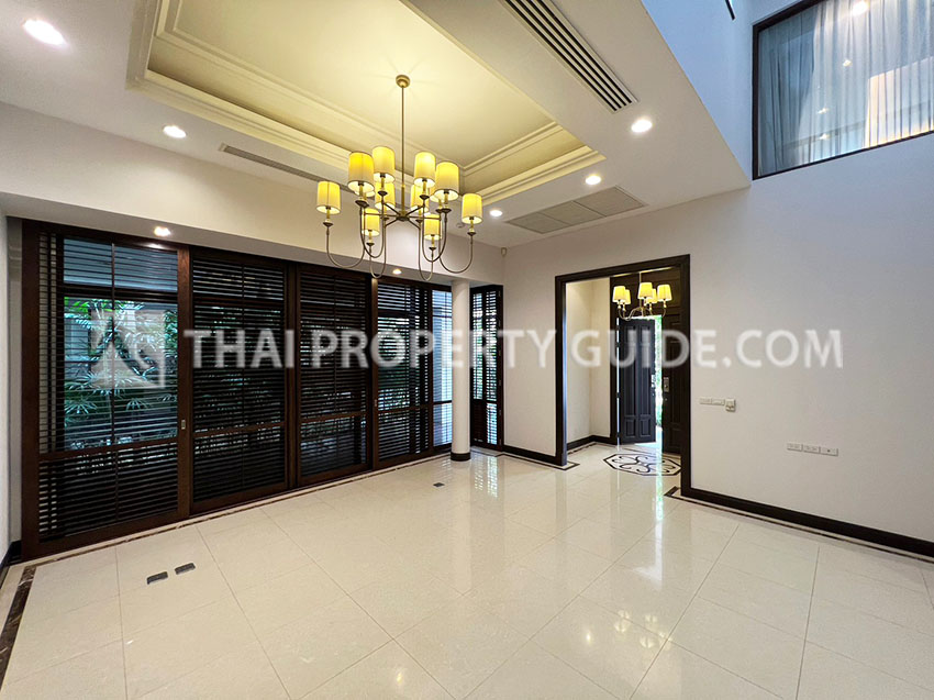 House with Private Pool in Sukhumvit 